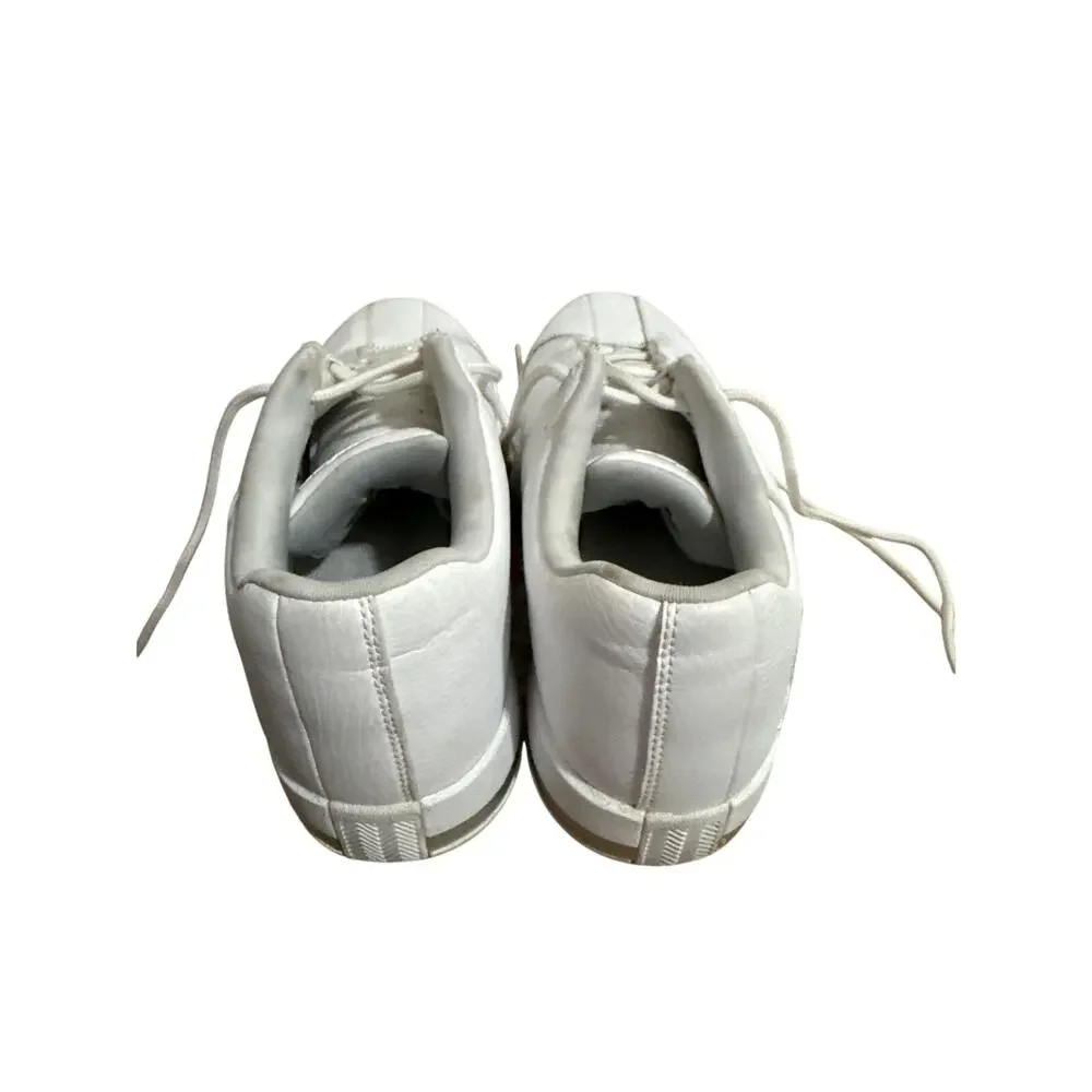 Boys size 6.5Y white Jordans